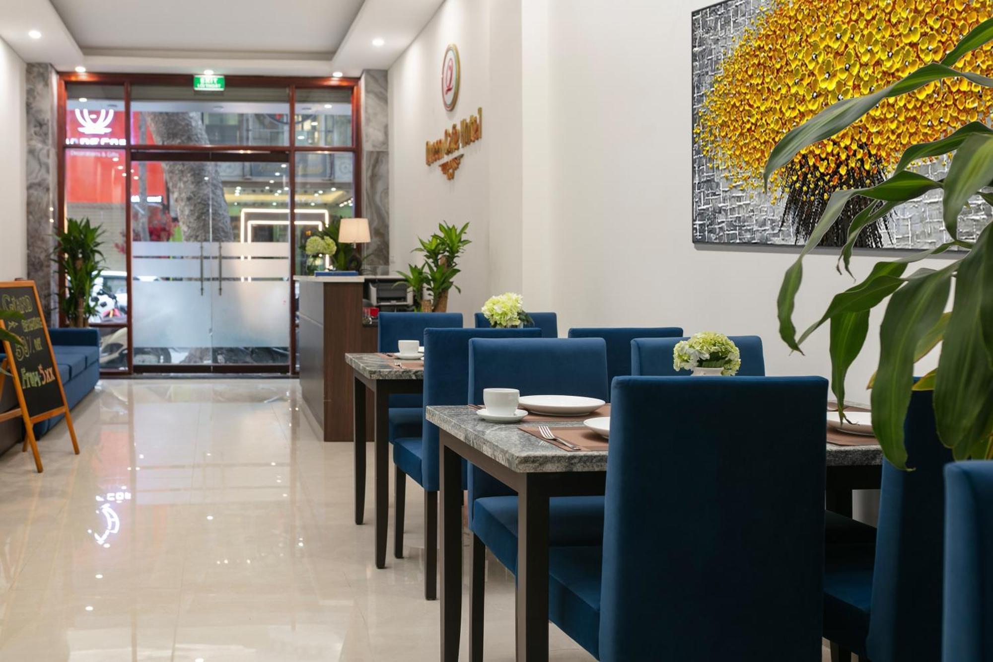 Queen Cafe Hotel — Photos 1